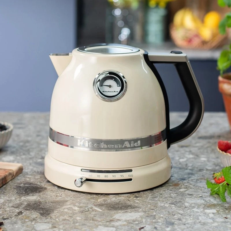 Czajnik KitchenAid Artisan 1,5 l z regulacją temperatury 5KEK1522EAC, kremowy, zdjęcie 2