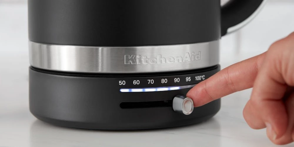 Czajnik KitchenAid 1,7 l z regulacją temperatury 5KEK1701EBM, czarny mat, zdjęcie 3