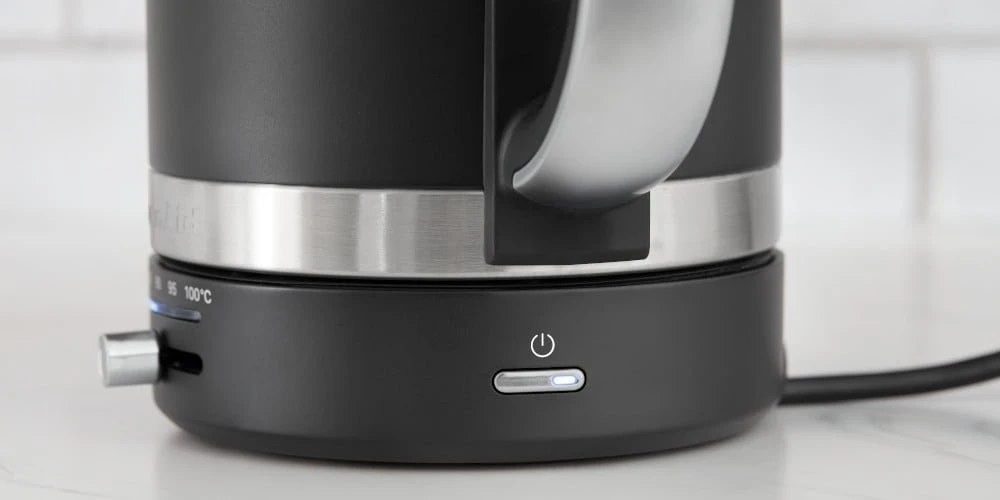 Czajnik KitchenAid 1,7 l z regulacją temperatury 5KEK1701EBM, czarny mat