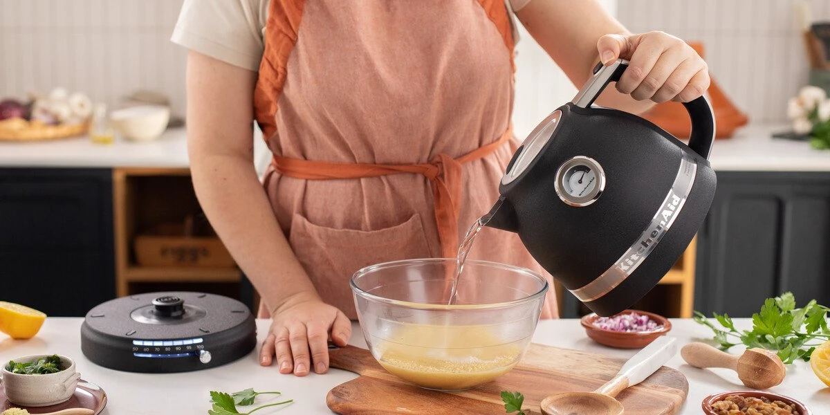 Czajnik KitchenAid Artisan 1,5 l z regulacją temperatury 5KEK1522EOB, czarny, zdjęcie 2
