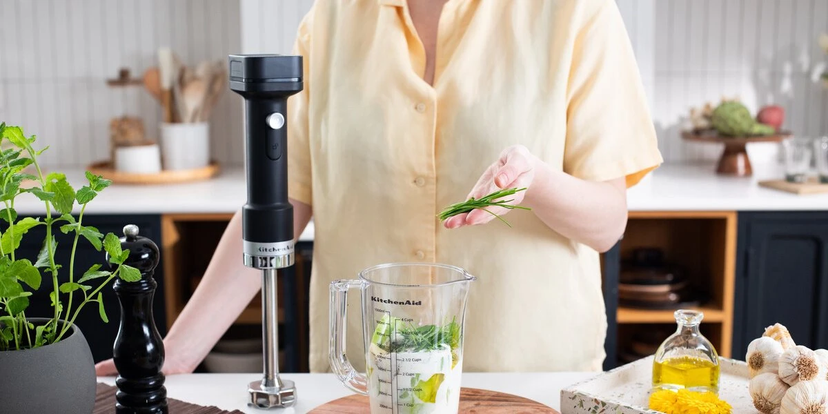 Bezprzewodowy blender ręczny KitchenAid Go 5KHBRV71BM, czarny