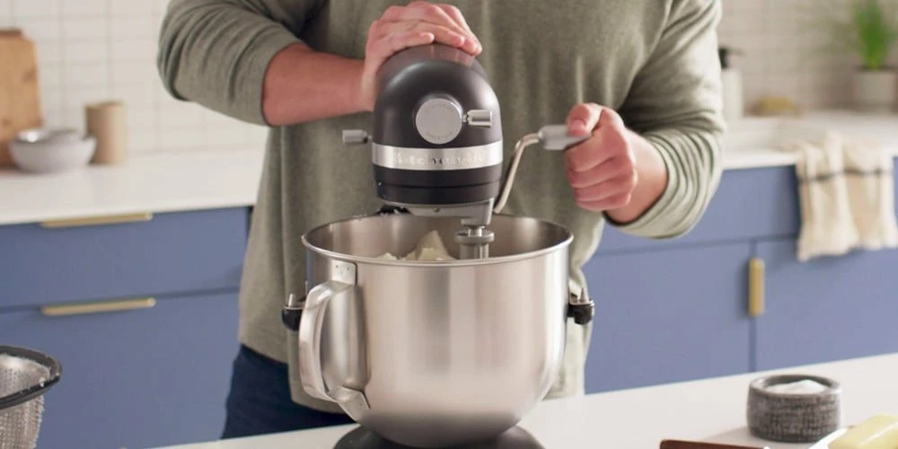 Mikser planetarny KitchenAid Artisan z podnoszoną dzieżą 5,6 l 5KSM60SPXEBM, czarny mat