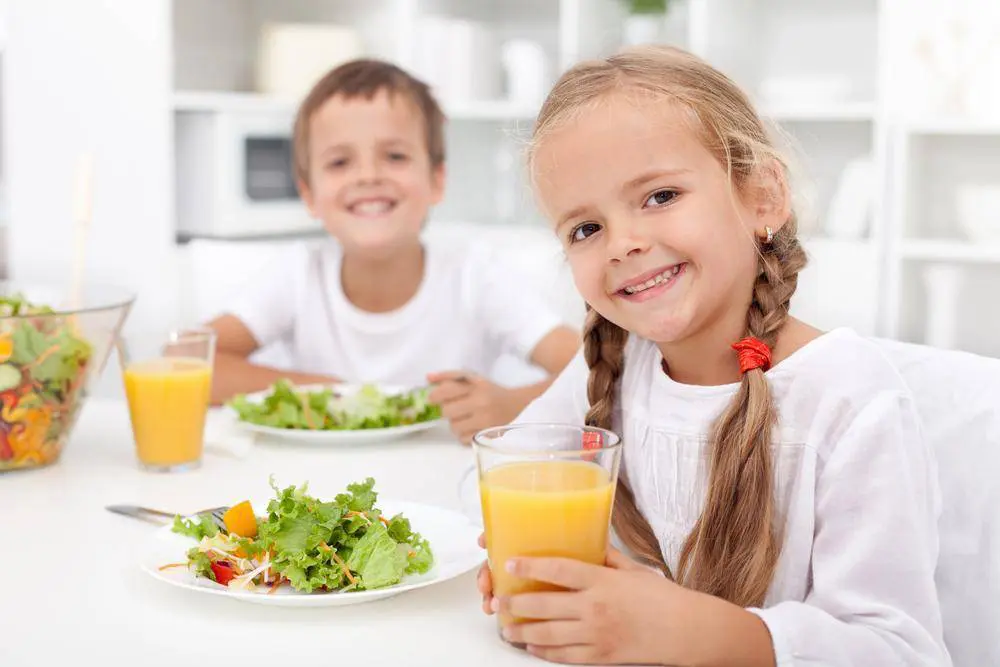 Pełna witamin dieta dziecka na dobry początek roku szkolnego. Co powinna zawierać?