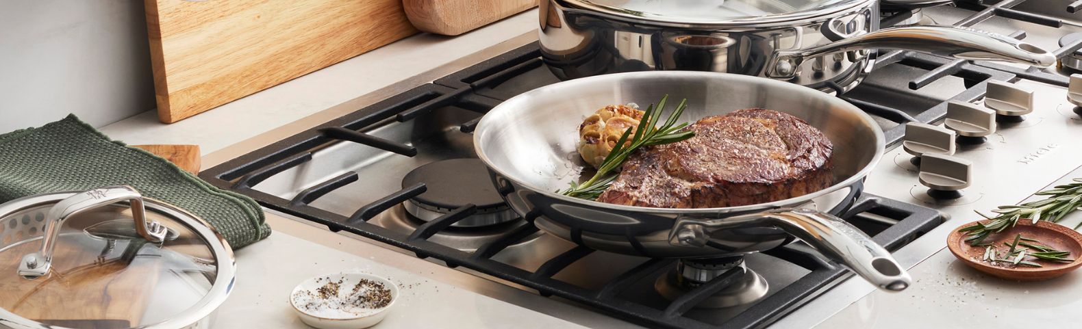 Patelnia marmurowa, granitowa czy tytanowa - porównanie powłok