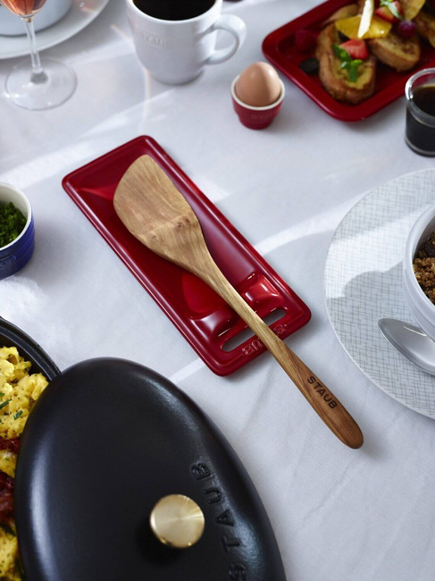 Staub Podstawka pod Łyżkę, Czerwony