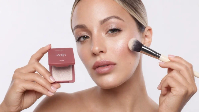 Rozświetlacz w kremie Lovro Highlighter Paste, efekt mokrego blasku, 8 g