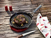 Okrągła patelnia żeliwna grillowa 27 cm, czarny - Staub