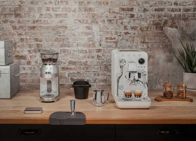 Smeg - Młynek do Kawy Cgf02Sseu Młynki do Kawy, Minipro