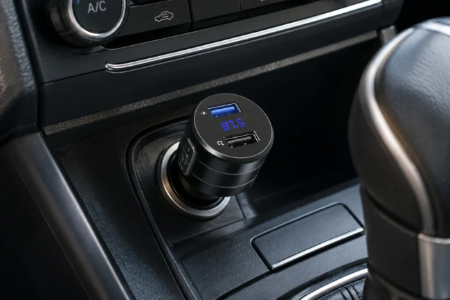Transmiter FM Extralink Smart Life z Bluetooth i ładowarką 2x USB-A, czarny