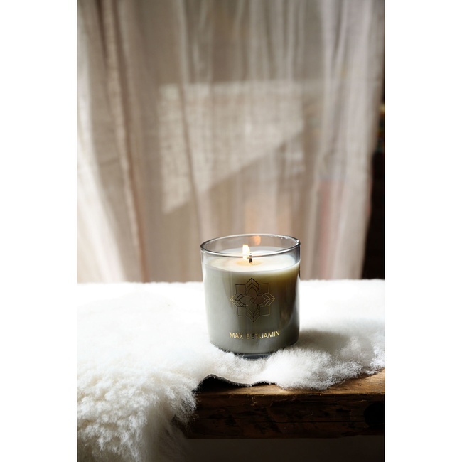 świece zapachowe French Linen Water 210 g Max Benjamin