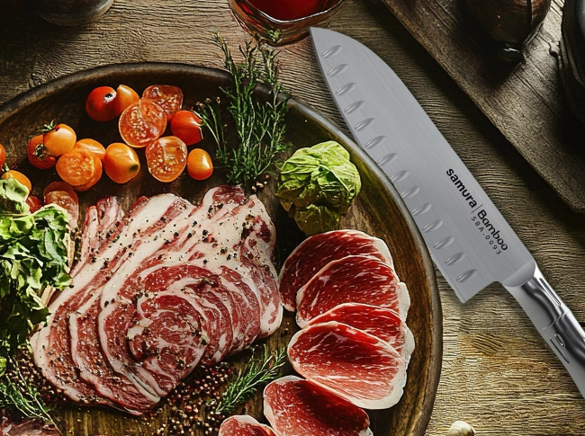 Małe santoku Samura Bamboo 13,7 cm, stalowa rękojeść w kształcie bambusa