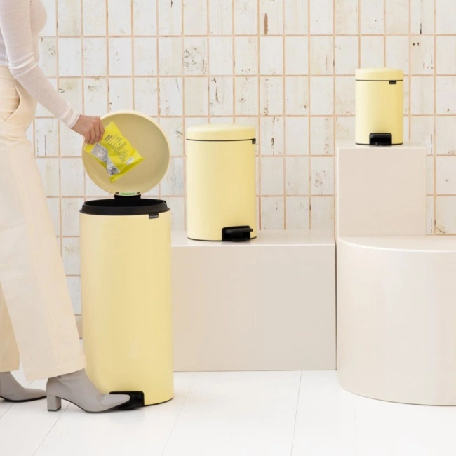 Kosz pedałowy NewIcon 20 L Mellow Yellow 233821 - Brabantia