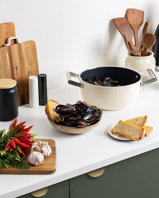 Smeg - Garnek o średnicy 24 cm CSF2412CRM - CRM