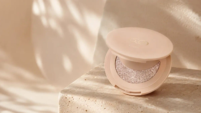 Rozświetlacz Lovro Wet Glow do oczu, twarzy i ciała, efekt mokrej tafli, 4,5 g
