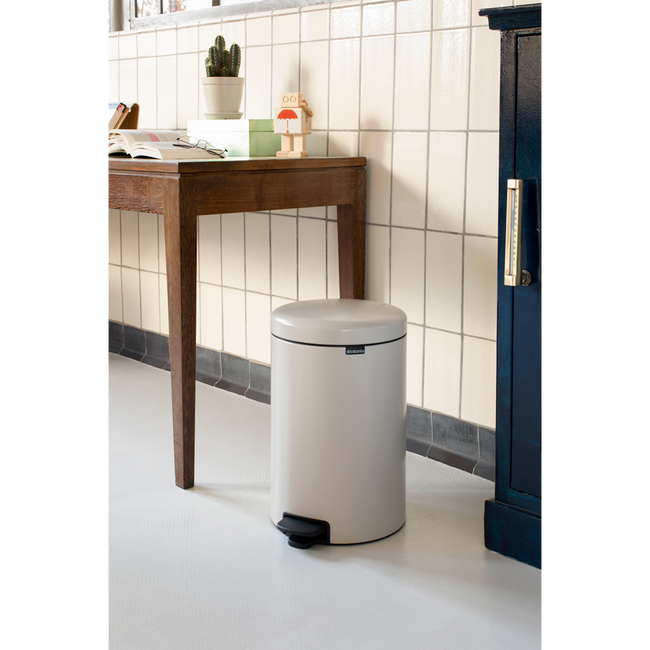 Kosz pedałowy Brabantia NewIcon 20 l, Soft Beige
