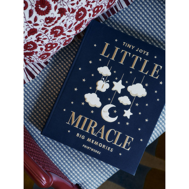 Album na zdjęcia dziecka Printworks Little Miracle, haftowany, niebieski, 60 stron