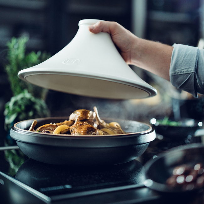 Tagine Delight Indukcja 26cm 2l, Czerwono, Czarny - Emile Henry