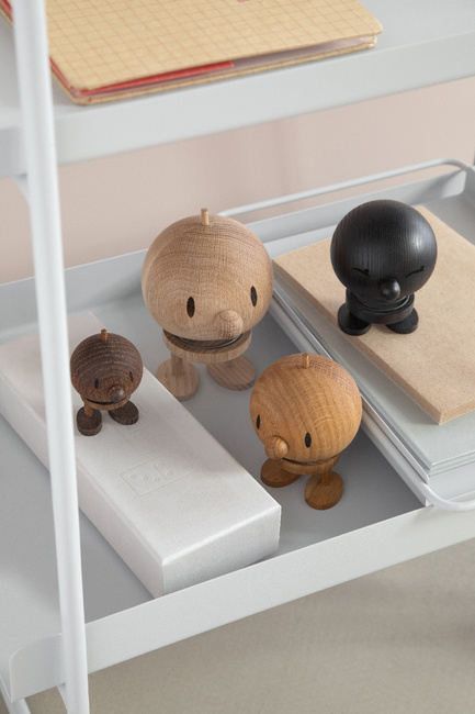 Hoptimist Bumble S figurka z dębu Fsc dekoracja biurkowa smoked oak