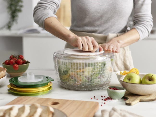 Zestaw do sałatek Joseph Joseph Multi-Prep, wirówka z tarką i krajalnicą do spiralek
