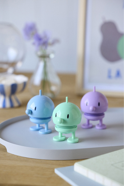 Hoptimist Bumble M mint figurka dekoracyjna 10,7 cm ABS sprężyna