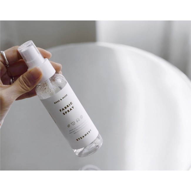 spraye do tkanin do odświeżania tkanin róża i piżmo 100 ml Steamery