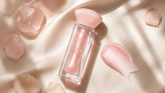 Błyszczyk do ust Lovro Bloomlight Lipgloss 03 Pearl Whisper, perłowy, z efektem chłodzenia