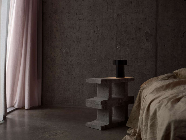 Lampka bezprzewodowa LED Zone Denmark Oblong, czarna
