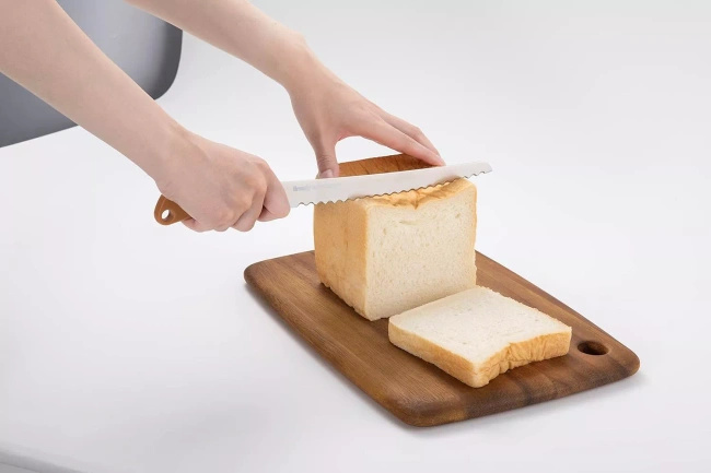 Nóż do chleba KAI Bready Select DL7041, ząbkowane ostrze 23 cm
