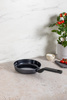 Patelnia Brabantia Onyx 20 cm z prostymi ściankami, czarna