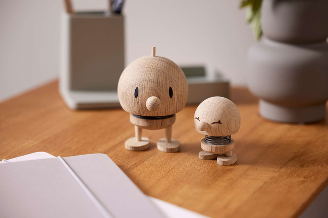 Figurka Hoptimist Bumble L Raw Oak z dębu, 15 cm