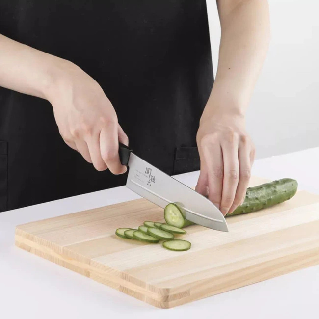 Nóż Santoku KAI Seki Magoroku Shironezu AB5472, 16,5 cm, biała rękojeść