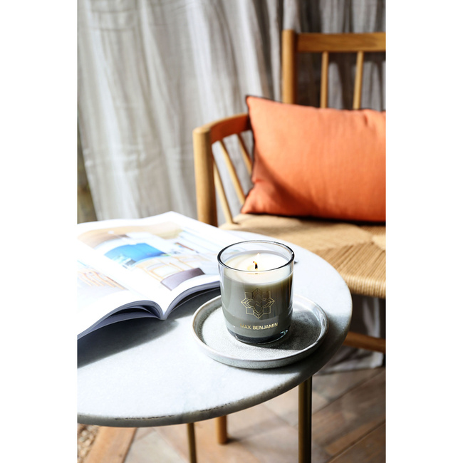 Świeca French Linen Water 210 g - Max Benjamin