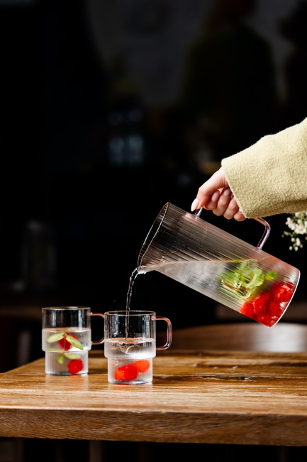Szklanki ryflowane borokrzemowe z różowym uchem 350ml zestaw 2 szt Livio Vialli Design