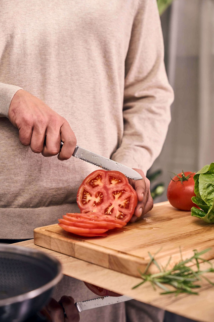 Henckels by Zwilling Pakka Nóż uniwersalny z ząbkami 13 cm