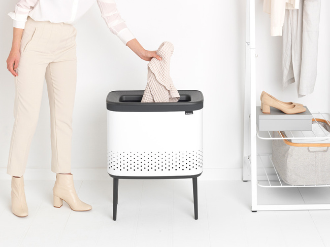 Kosz na pranie Brabantia Bo Laundry Bin 60 l, biały, z wyjmowanym workiem