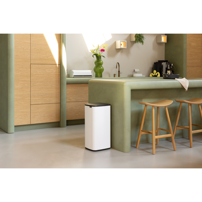 Kosz na śmieci Brabantia Bo Touch Bin 30 l, biały, z wiadrem z uchwytem