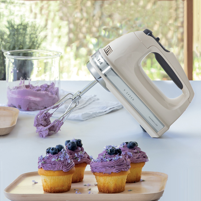 Dziewięciobiegowy mikser ręczny KitchenAid 5KHM9212EAC, kremowy