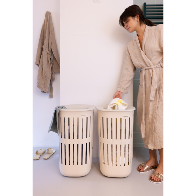 Kosz na pranie Brabantia Collect-It 55 l z pokrywą Quick-Drop, Soft Beige