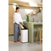 Kosz na śmieci Brabantia Bo Touch Bin 30 l, biały, z wiadrem z uchwytem
