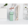 Kosz do segregacji Brabantia Sort & Go 40 l Jade Green ze wspornikiem ściennym