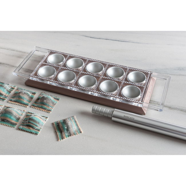 Forma do ravioli w kwadratach 5 x 5 cm x 10 szt, Jasnoróżowa Design line - Marcato