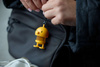 Zawieszka brelok 2w1 Bumble Charm Yellow Hoptimist figurka sprężynująca