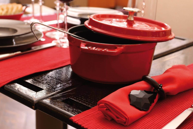 Staub La Cocotte Garnek Żeliwny Okrągły 6.7 Ltr, Czerwony