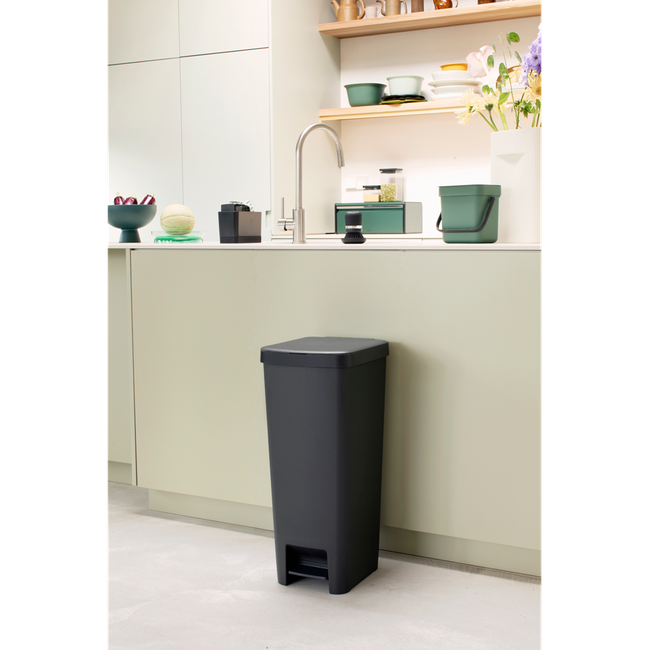 Kosz pedałowy Step Up 40l Dark Grey - Brabantia