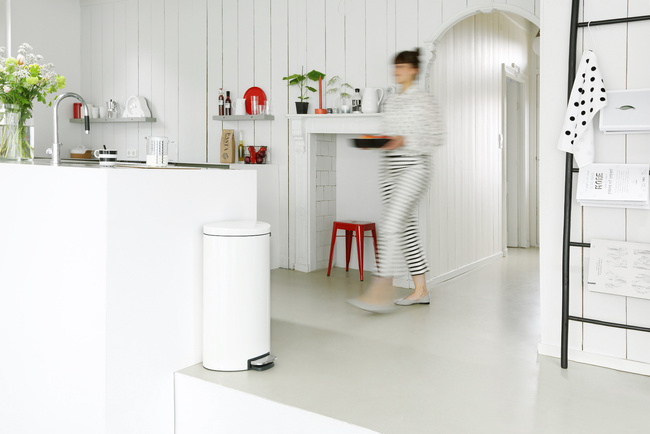 Kosz pedałowy biały Flatback+ - Brabantia