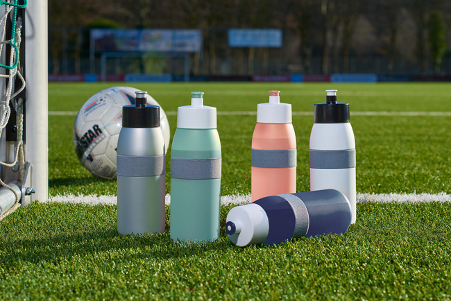 Bidon sportowy Mepal Ellipse 500 ml Nordic Red, z elastyczną opaską