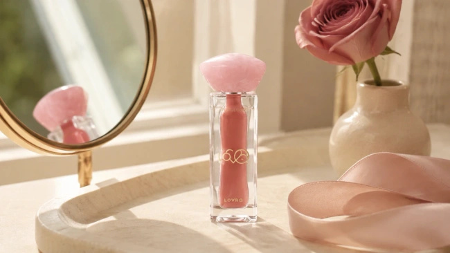Błyszczyk do ust Lovro Bloomlight Lipgloss 04 Nude Muse, różowo-beżowy nude