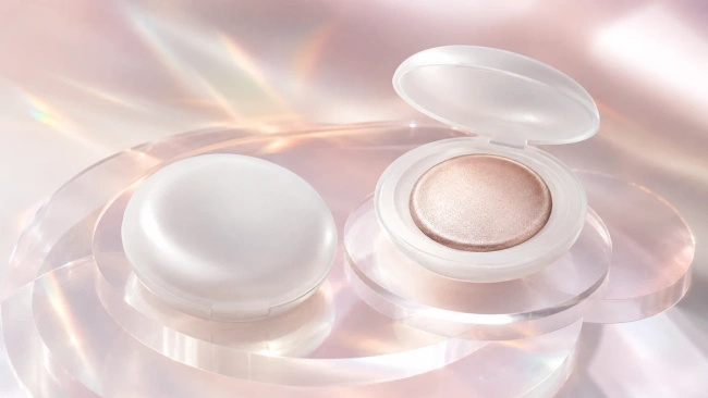 Rozświetlacz do twarzy Lovro Bloomlight Freeze-Dried Highlighter 01 Champagne Diamond, 3,8 g