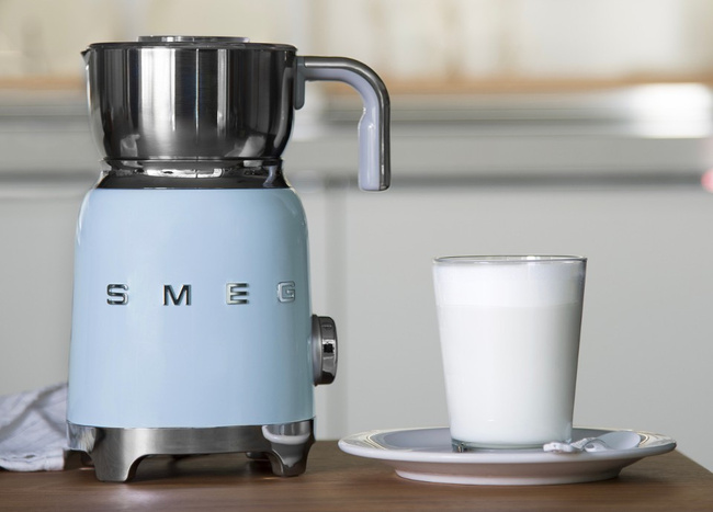Smeg - Spieniacz do mleka, czarny Mff11bleu 50's Style