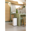 Kosz na śmieci Brabantia Bo Touch Bin 30 l, biały, z wiadrem z uchwytem
